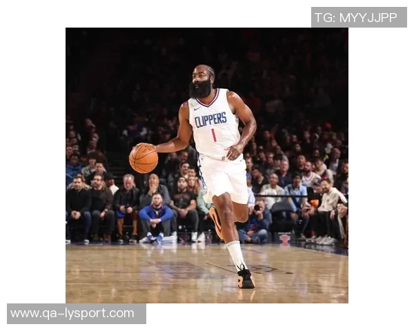 夺笋77与欧文携手送礼快船球迷调侃送走队友成常态