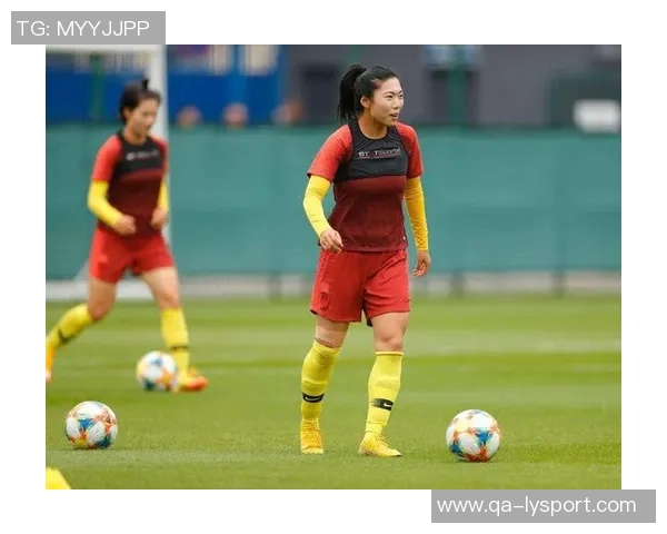 武汉车谷江大女足赛后自豪展示国旗合影庆祝中国骄傲时刻