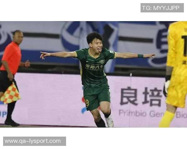 王钰栋精准传球助攻李新翔单刀机会可惜未能把握住 王钰栋精准传球助攻李新翔单刀机会可惜未能把握住